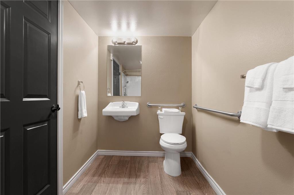 Eagle'S Den Suites Andrews A Travelodge By Wyndham Phòng bức ảnh
